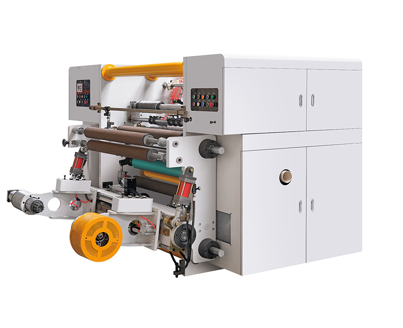 Kompiuterizuota didelės spartos pjaustymo ir pervyniojimo mašina